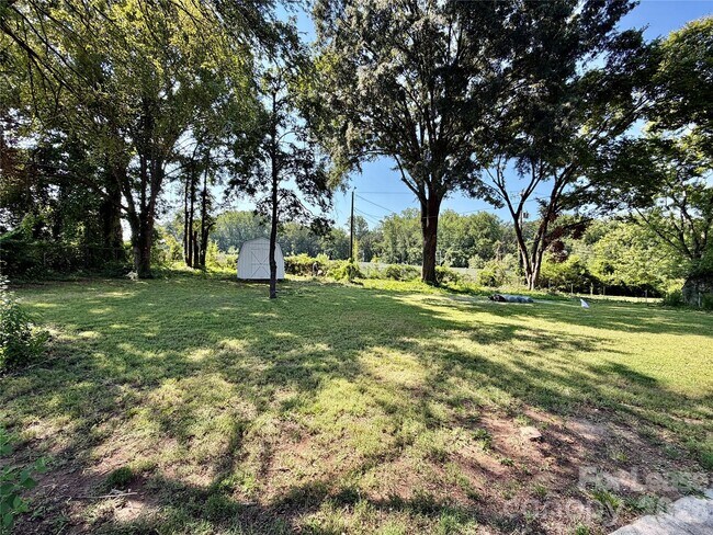 Building Photo - 3132 Dawnshire Ave