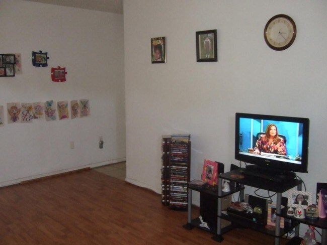 Building Photo - 164 Fields St