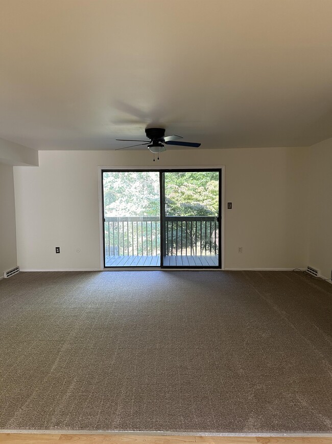 Building Photo - 18 Cedar Creek Ct