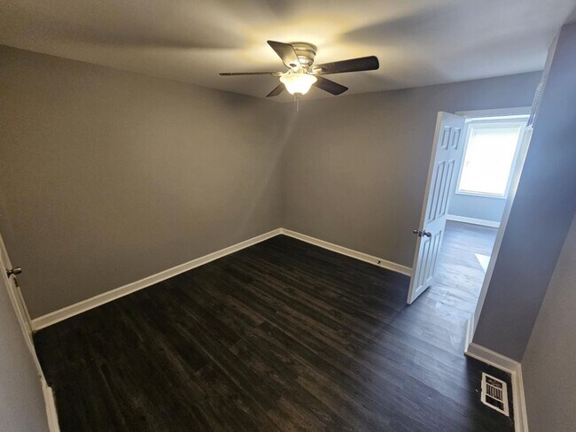 Building Photo - 3 Bedroom 2 bathroom Townhouse in Pigtown