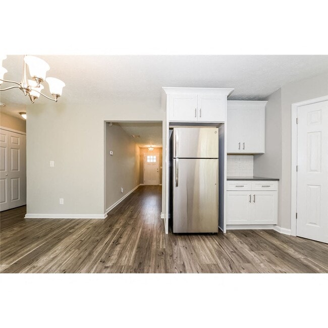 Building Photo - 4247 Chestnut Lake Ave