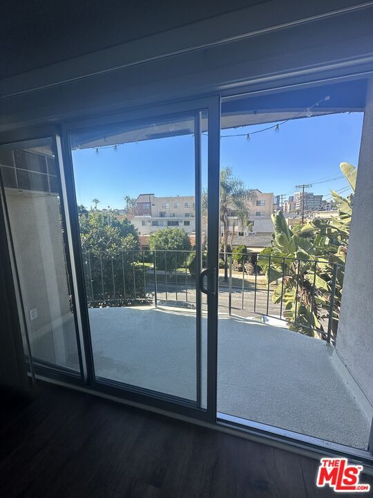 Building Photo - 1420 S Oakhurst Dr