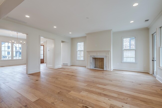 Building Photo - 455 Oma Cove