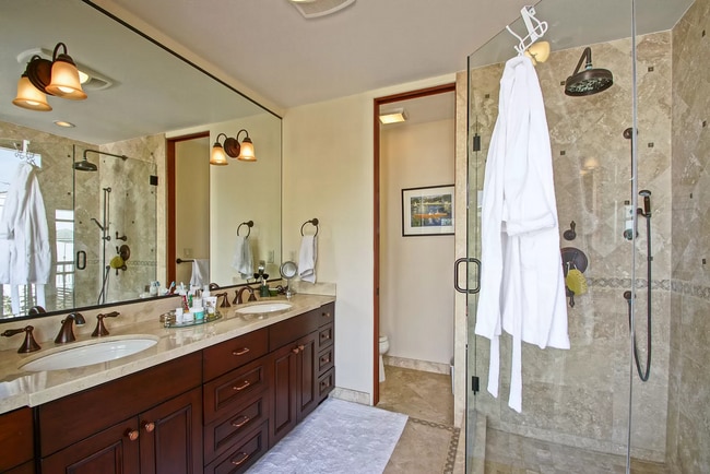 Building Photo - LUXURIOUS & FULLY FURNISHED, 2800 SQ FT WALKSTREET HOME W/ GREAT OCEAN VIEWS, LARGE DECK, 3 BALCO...