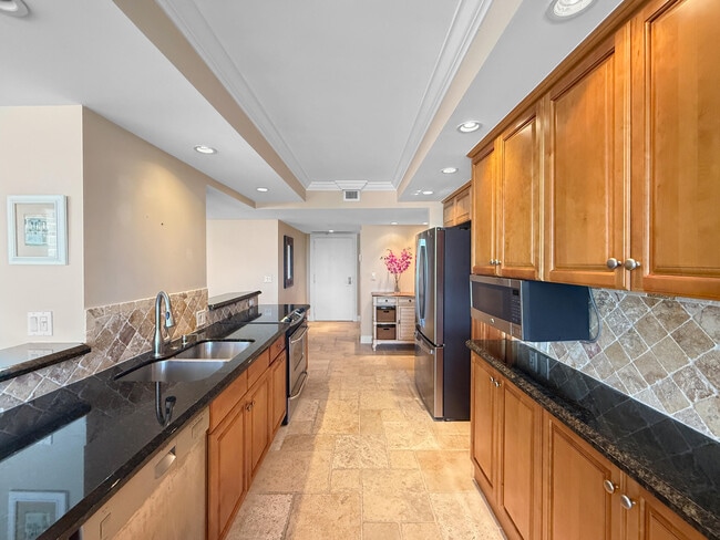 Building Photo - 4200 N Ocean Dr