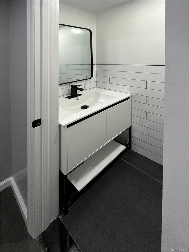 Building Photo - 31 Riverside Ave