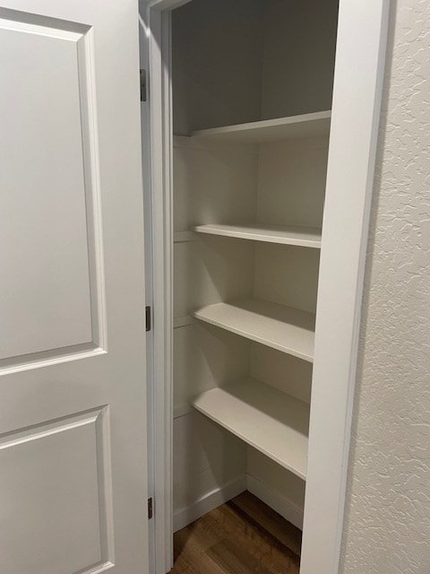 Building Photo - 404 Oak St