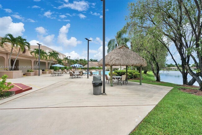 Building Photo - 369 Lakeview Dr