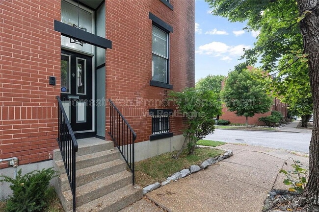 Building Photo - 1001 Lami St