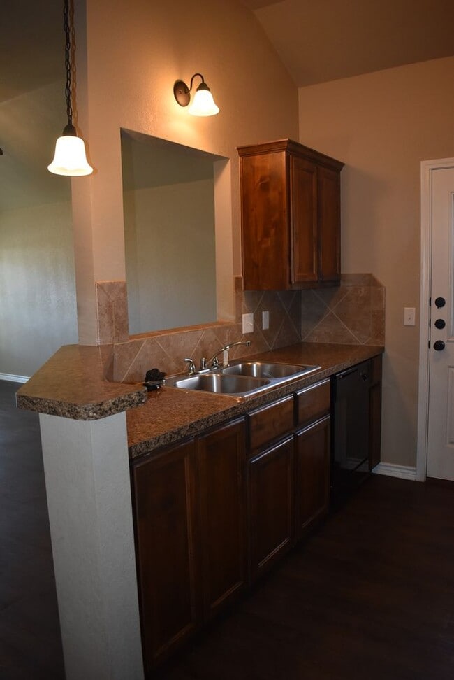 Building Photo - 1808 Seminole Cir