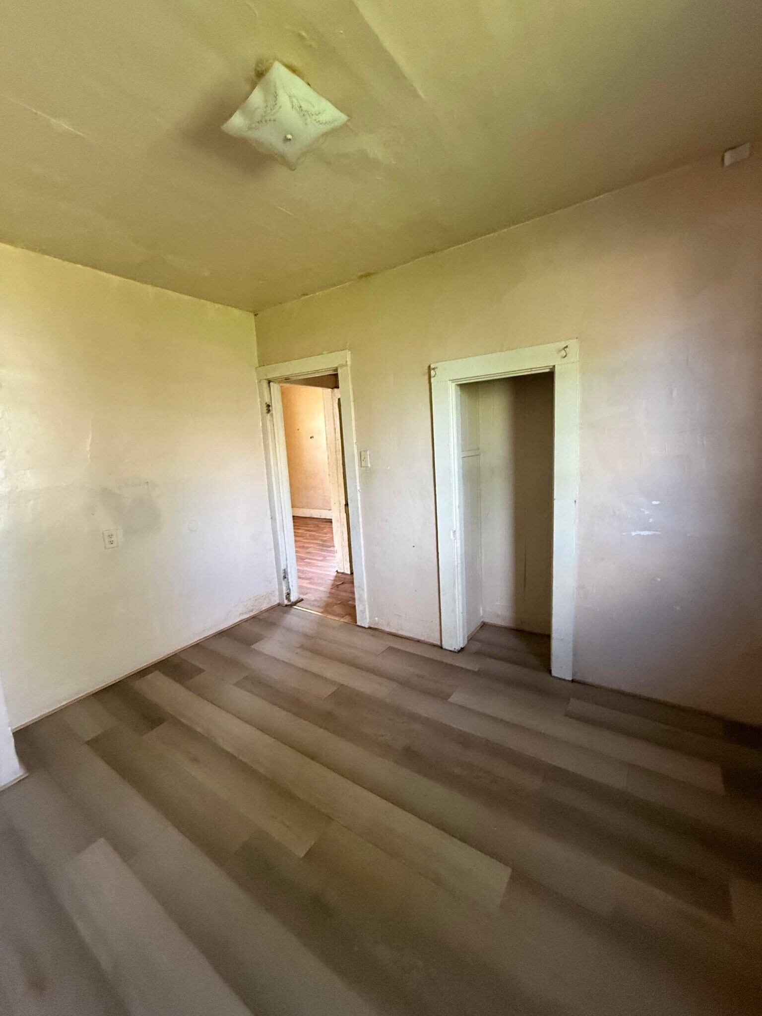 Building Photo - 347 N Stone St