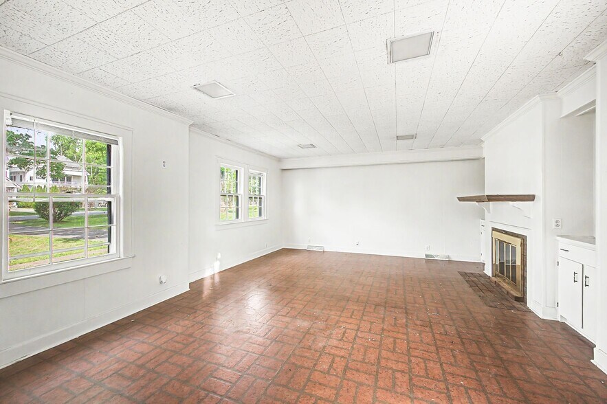 Building Photo - 712 Cantrell Ave