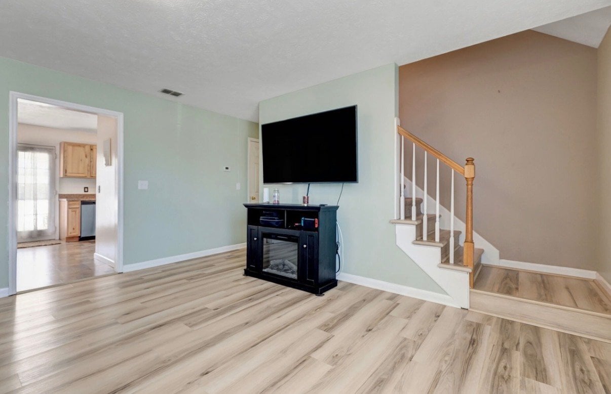 Building Photo - 102 Fresca Ct