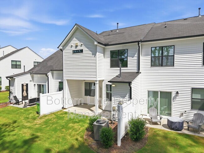 Building Photo - 739 Putney Hl Rd