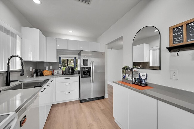 Building Photo - 2351 NW 37th Ave