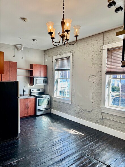 Building Photo - 206 State St