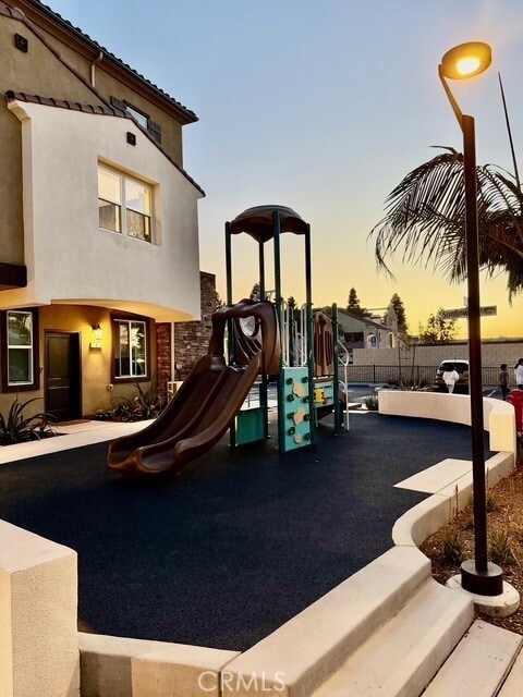 Building Photo - 2420 E Lincoln Ave