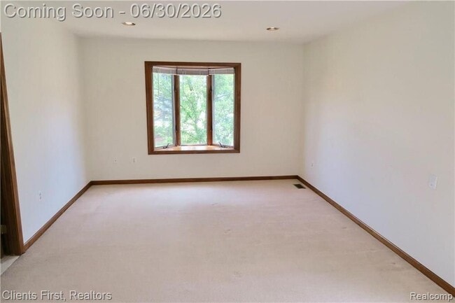 Building Photo - 7233 Oakwood Dr