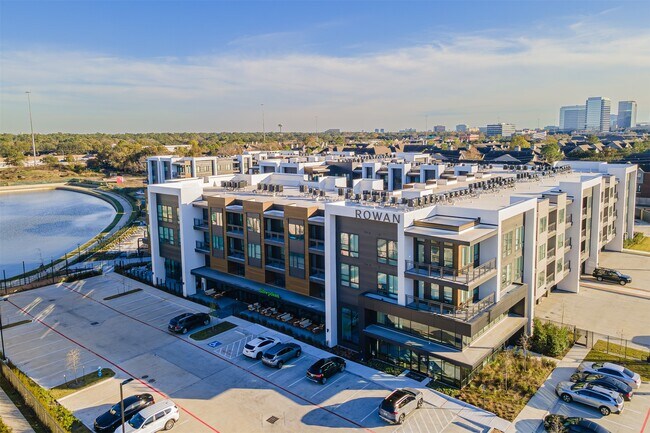 Primary Photo - 10505 Deerwood Rd