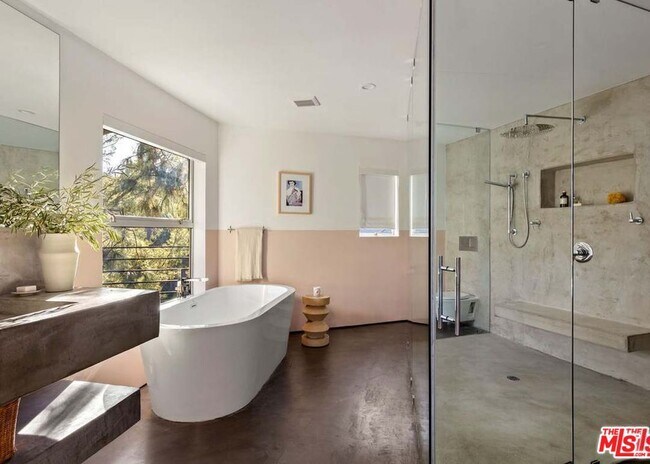 Building Photo - 2500 Zorada Dr