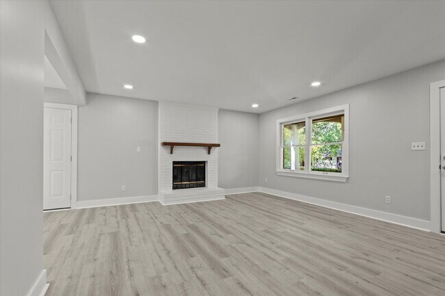Building Photo - 233 Pine Ridge Rd