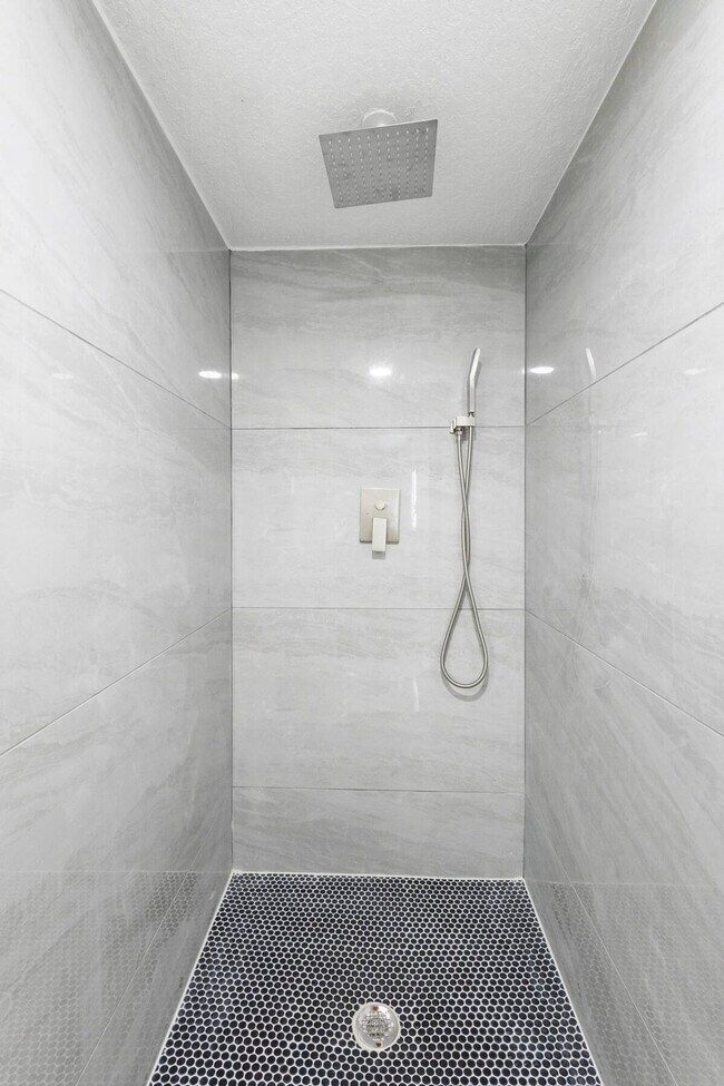 Building Photo - 1780 Lake St