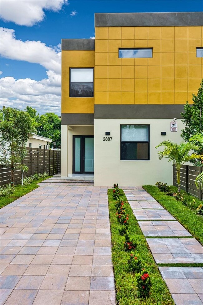 Building Photo - 2887 SW 33rd Ave