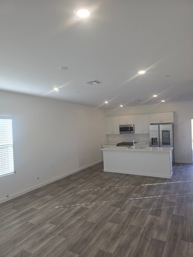 Building Photo - 2632 W Cambridge St