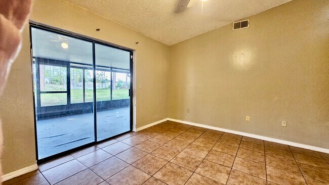 Building Photo - 1371 Melshire Ave