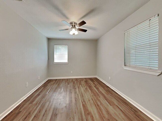 Building Photo - 1724 Spring Lake Dr