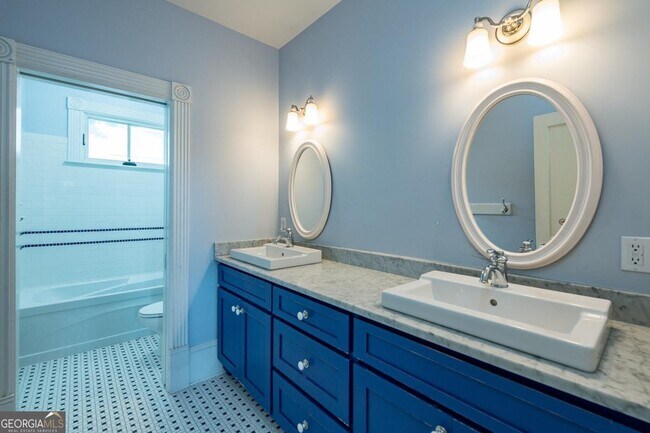 Building Photo - 765 Woodland Ave SE