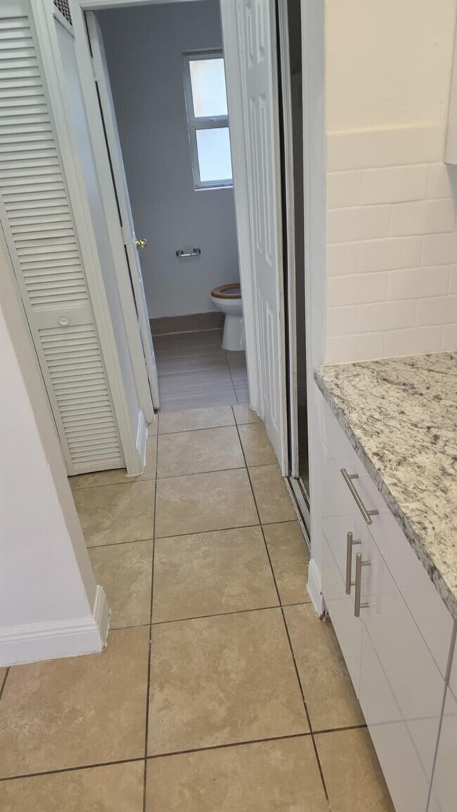 Building Photo - 1728 Pierce St