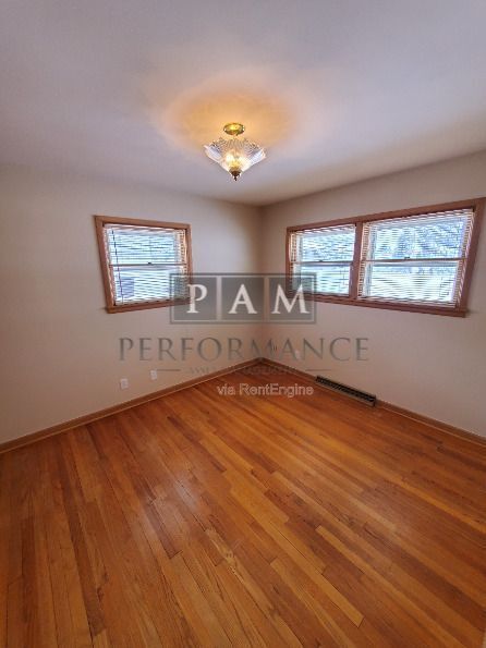 Building Photo - 911 N Hine Ave