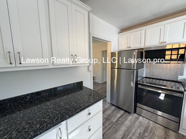 Building Photo - Updated, Cozy Two Bedroom Home in Wasena!