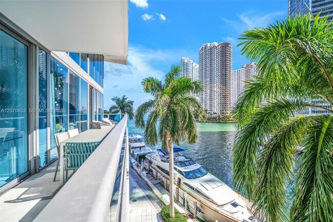 Building Photo - 200 Biscayne Blvd Way