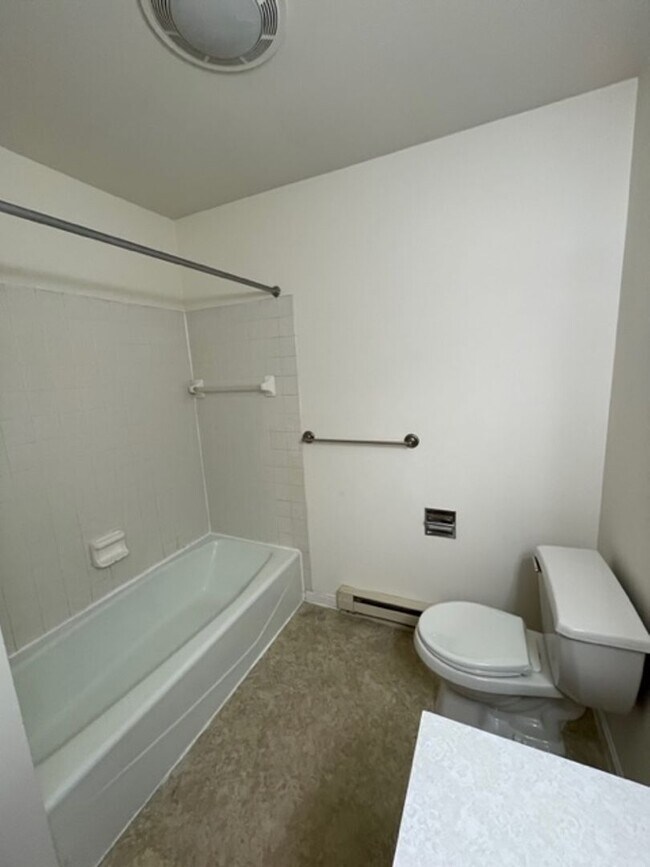 Building Photo - 550 S Hanover St