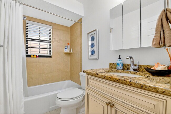 Building Photo - 435 Pine Villa Dr