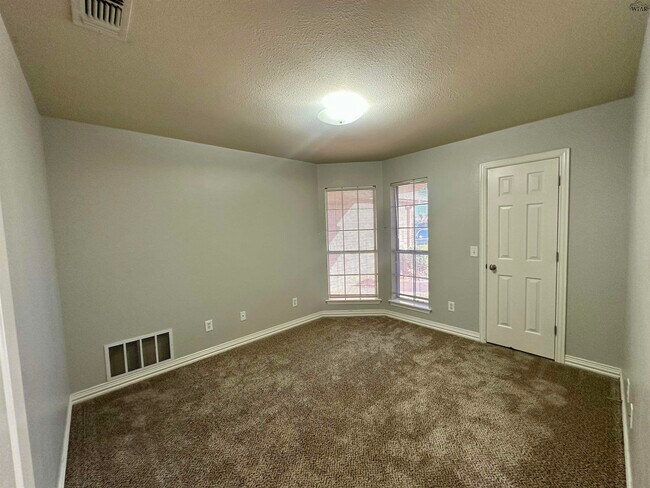 Building Photo - 5214 Sunnybrook Ln