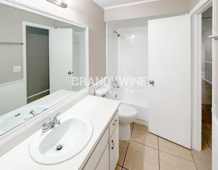 Building Photo - 403 Crabtree Ave