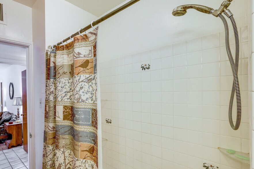 Building Photo - 331 W Windsor Ave