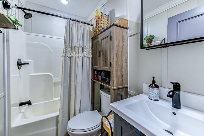 Building Photo - 2427 Park St