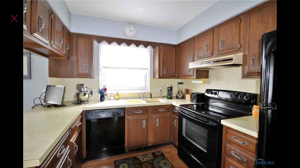 kitchen with lots of cabinets(currently being renovated) - 5618 Cresthaven Ln