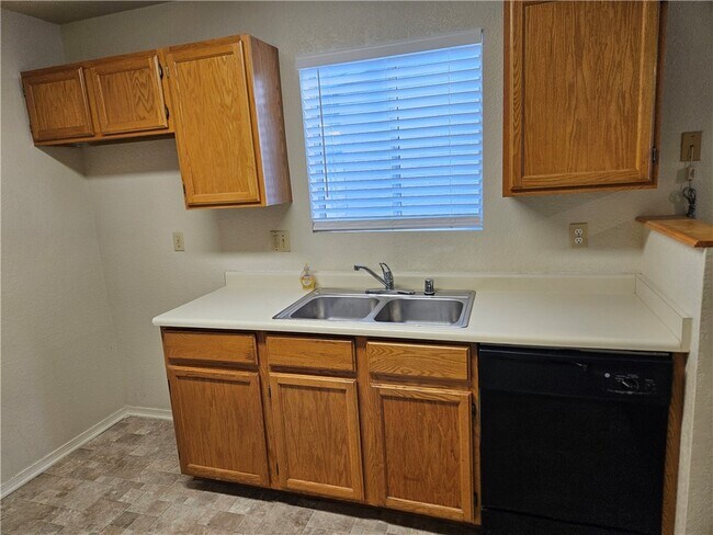 Building Photo - 813 Gemstone Ave