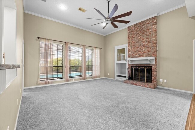 Building Photo - 590 Edgewood Dr