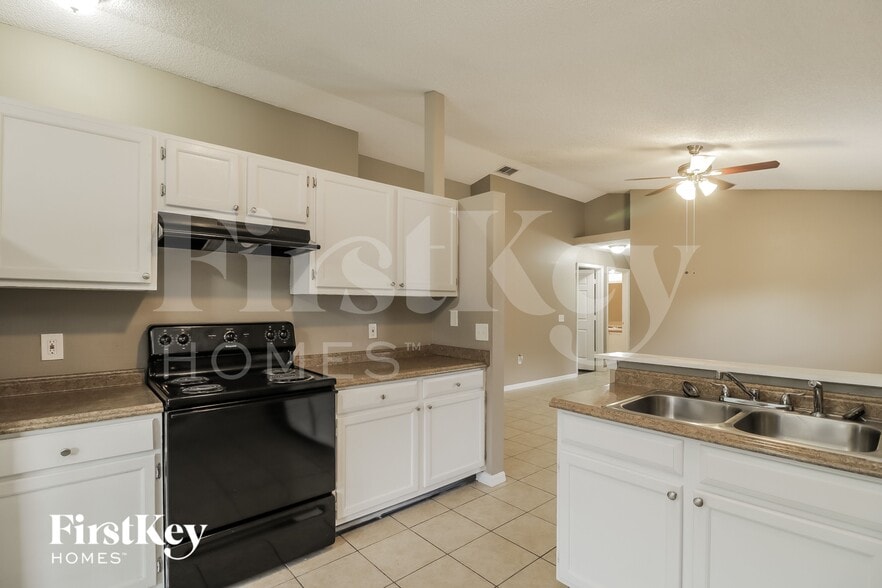 Building Photo - 7560 Groveoak Dr