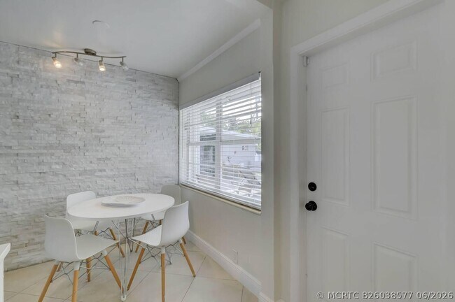 Building Photo - 2740-2742 NE 30th Pl