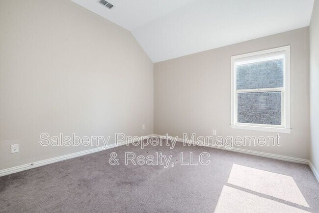 Building Photo - 1140 Huckleberry St