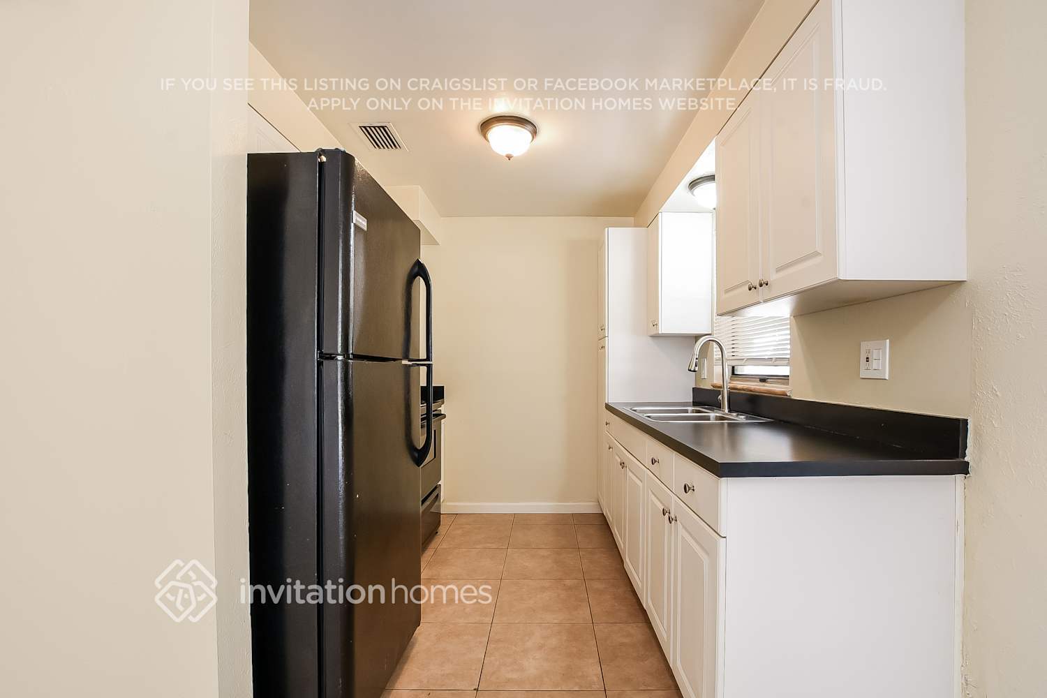 Building Photo - 411 W Charlotte Ave