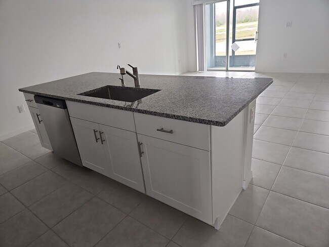 Building Photo - Dazzling 3-bedroom, 2.5-bathroom, 1 car ga...