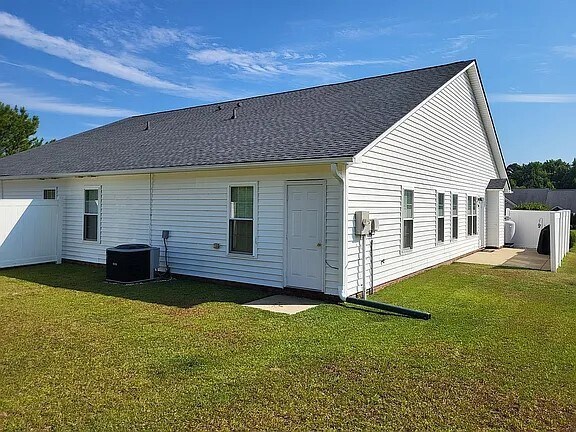 Building Photo - 141 Ariel St